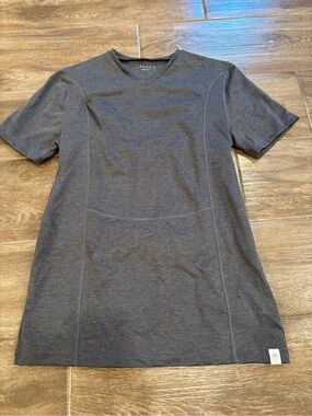 Women's Baby wearing Postpartum Short Sleeve V-Neck Tee Gray Kangaroo Pouch Sz M